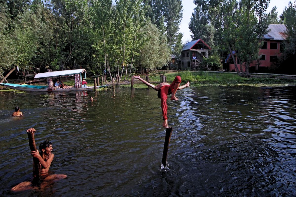 Srinagar records hottest day in 25 years amid rising temperature