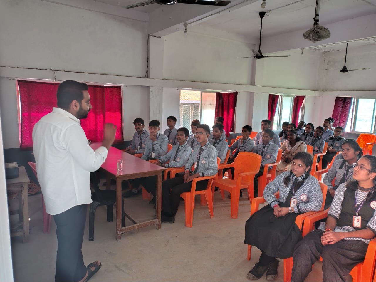 पर्यावरण के लिए सुंदरम तिवारी ने चलाया युवा संवाद कार्यक्रम