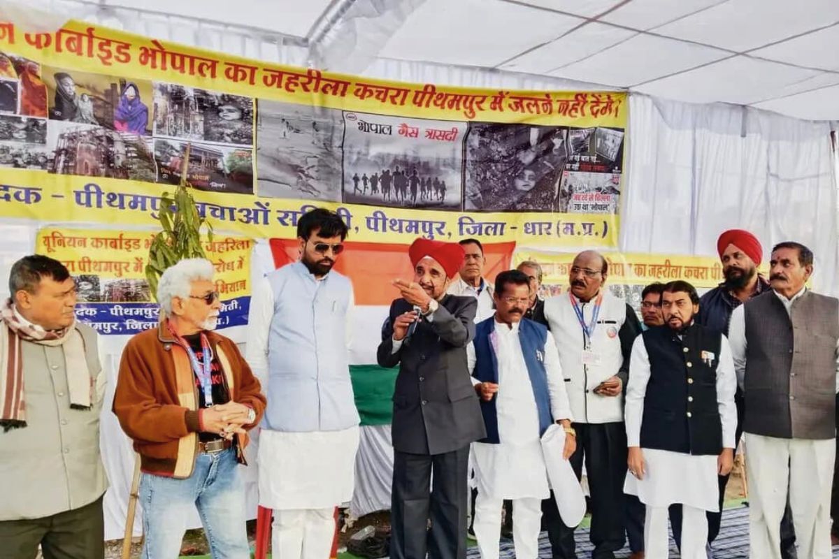 Protests against incineration of UCB waste 