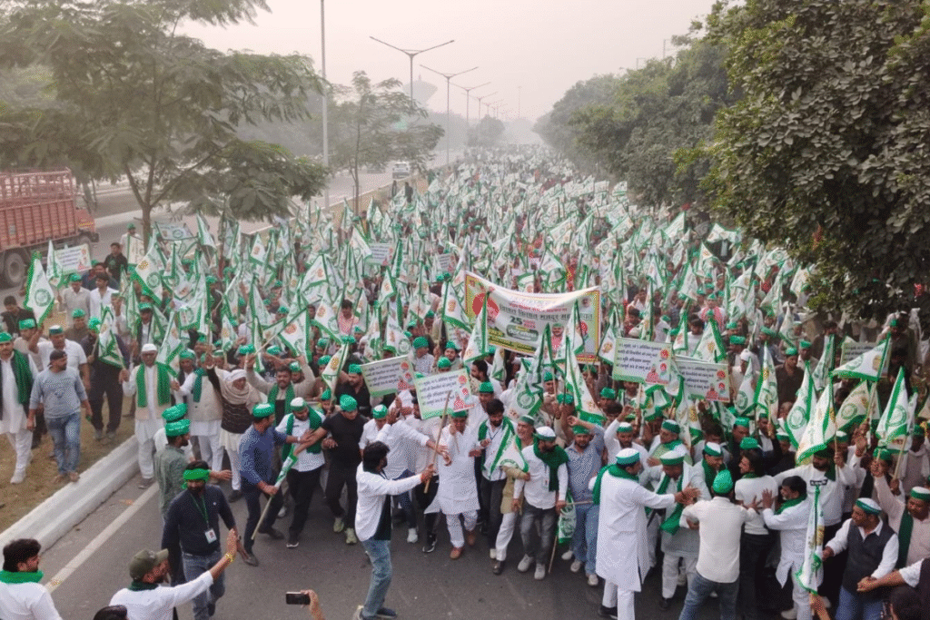 Why are farmers marching from Noida to Delhi today?