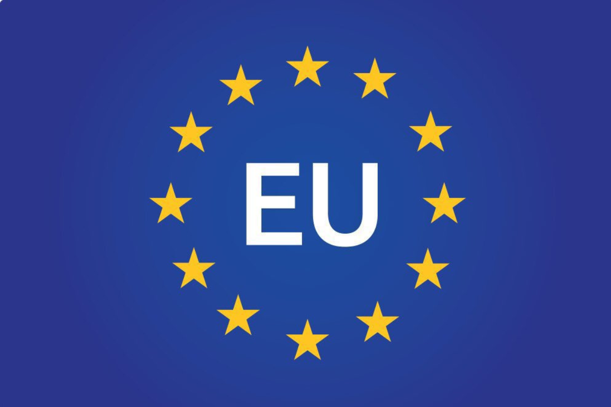 What you should keep in emergency preparedness kit to survive atleast 3 days?