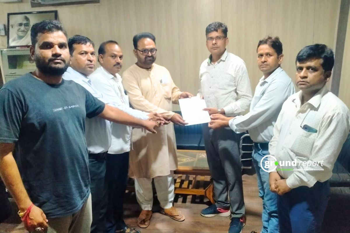 उप वन संरक्षक अनिल यादव से पेड़ों की कटाई रोकने&nbsp;की&nbsp;मांग