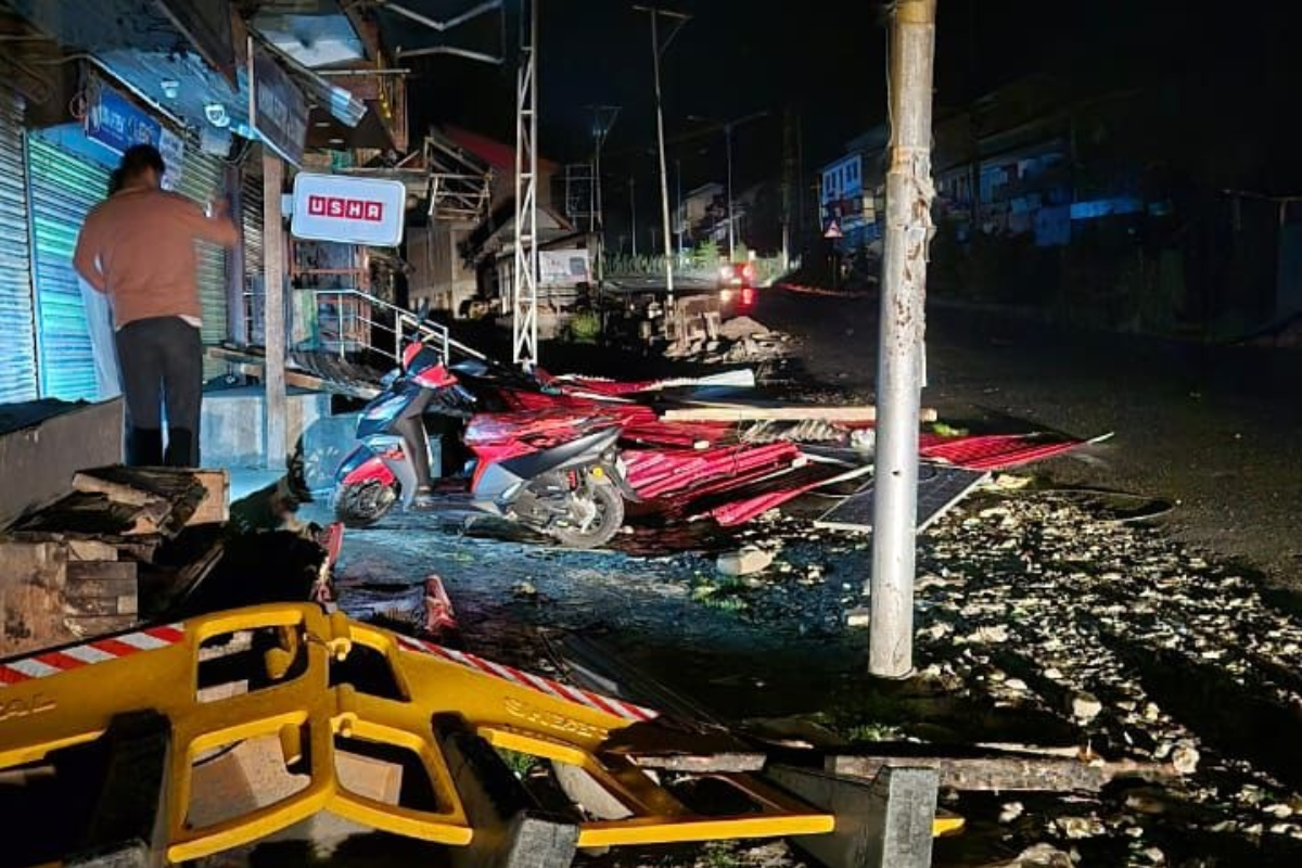 Severe weather update today: 22 dead in UP, Schools collapse, heat hits 48°C
