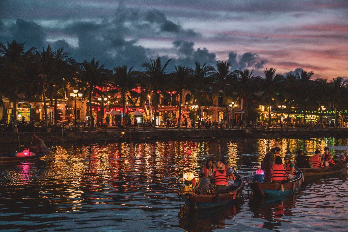 Exploring Vietnam’s Central Treasures in 5 Days – A Complete Tour Experience