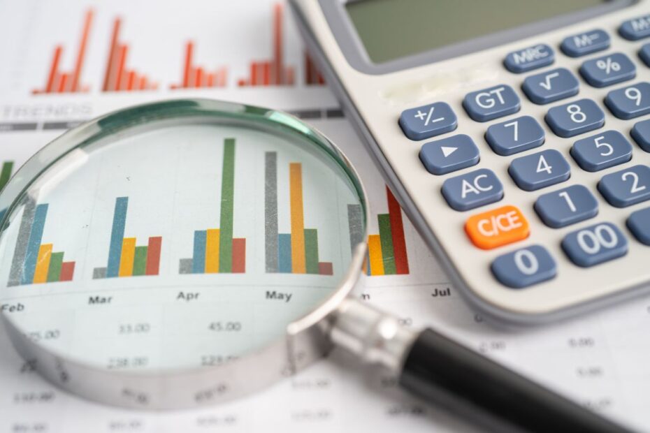 How does a stock brokerage calculator save costs on your trades?