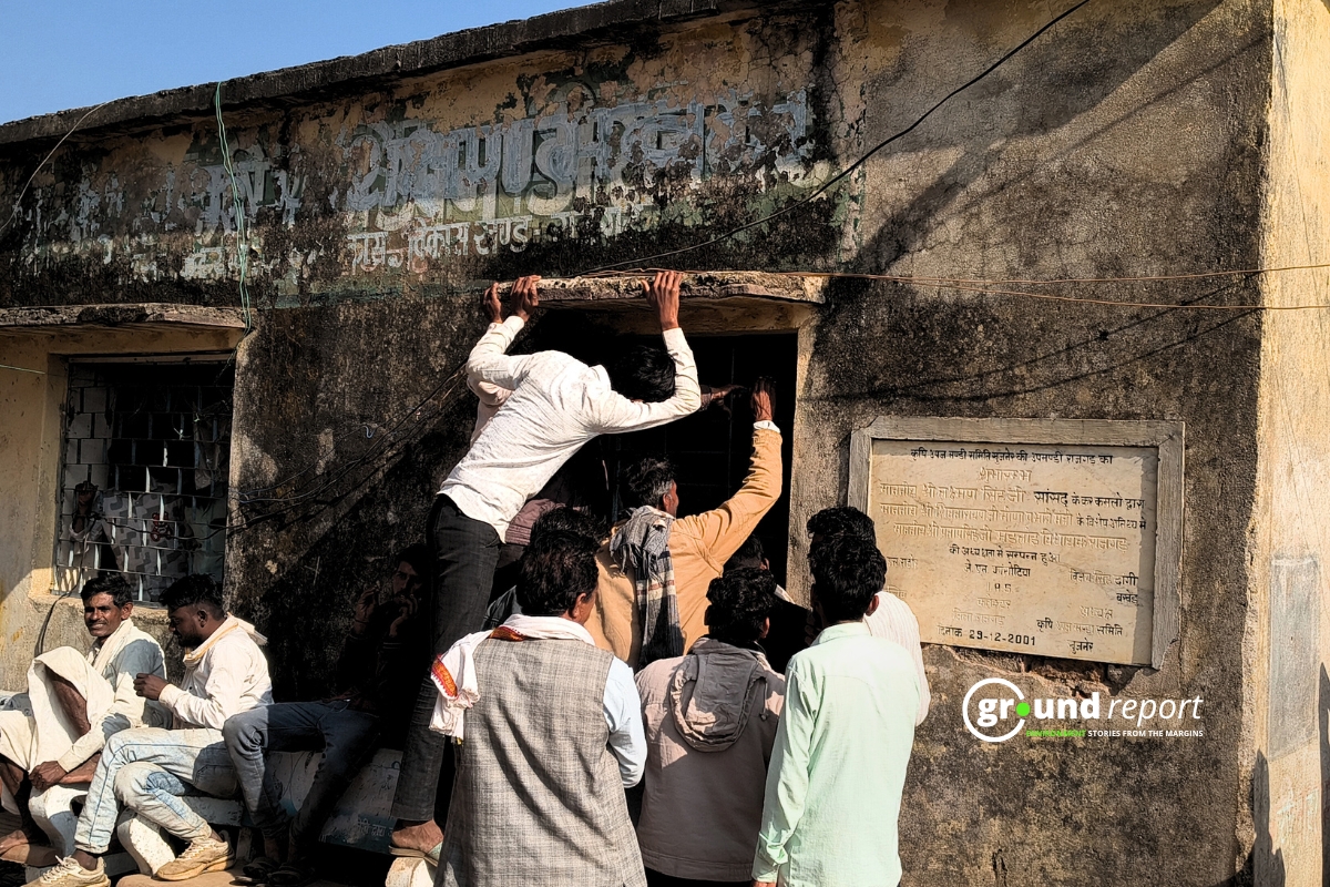 Fertilizer Line farmers in Rajgarh