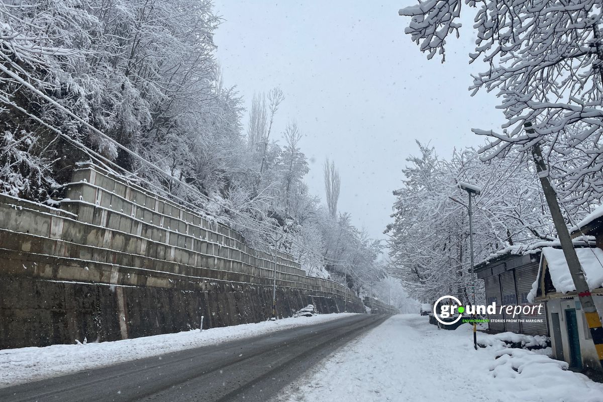 Heavy Snowfall Disrupts Kashmir: 16 Flights Cancelled, Highway Closed