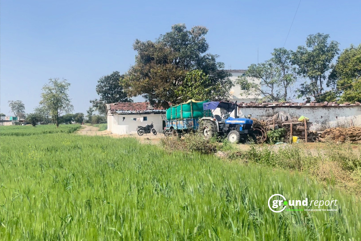 फसलें खेत में खड़ी हैं, किसानों को मिल रहे कर्ज़ चुकाने के संदेश, तारीख बढ़ाने की मांग