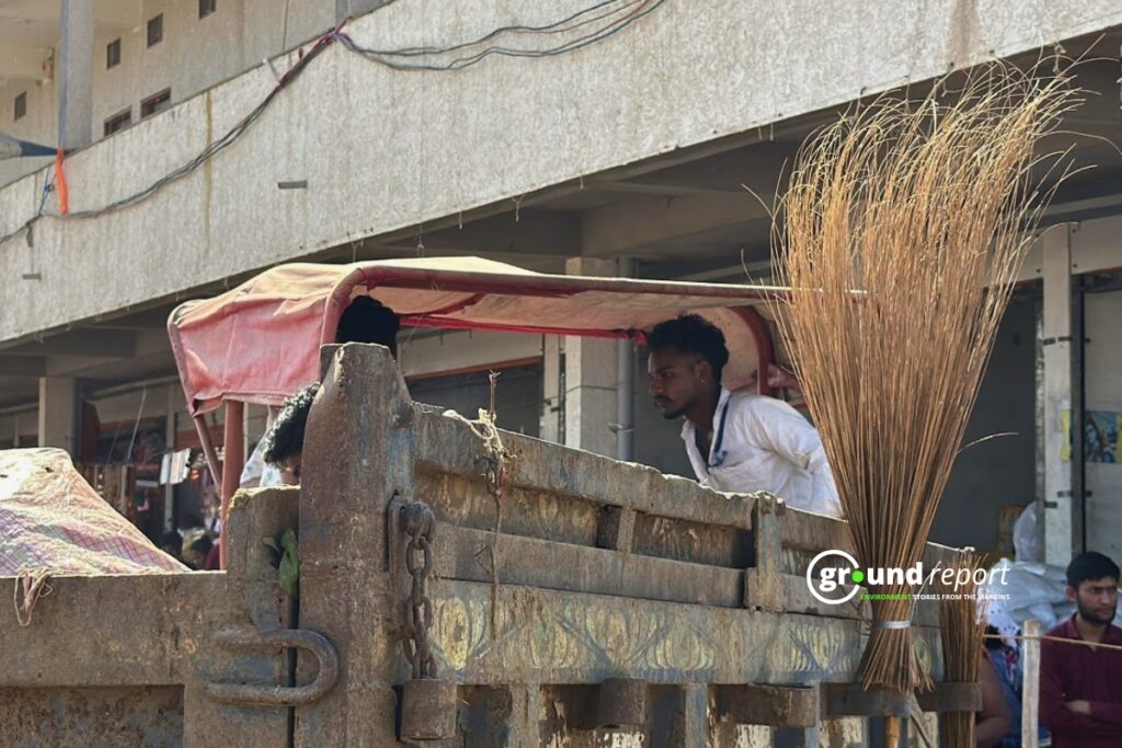 The management committee of Kubreswar Dham was also seen busy trying to clean the premises.