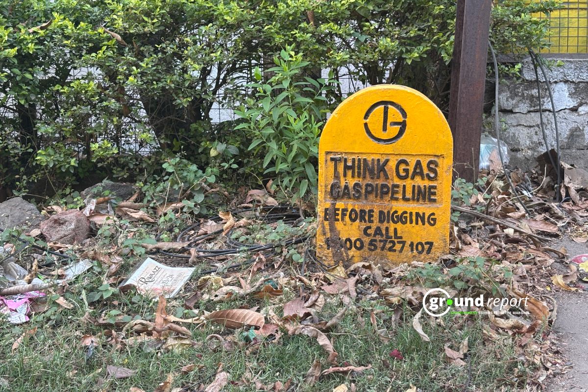 Marker shows underground gas pipeline before digging in the area.