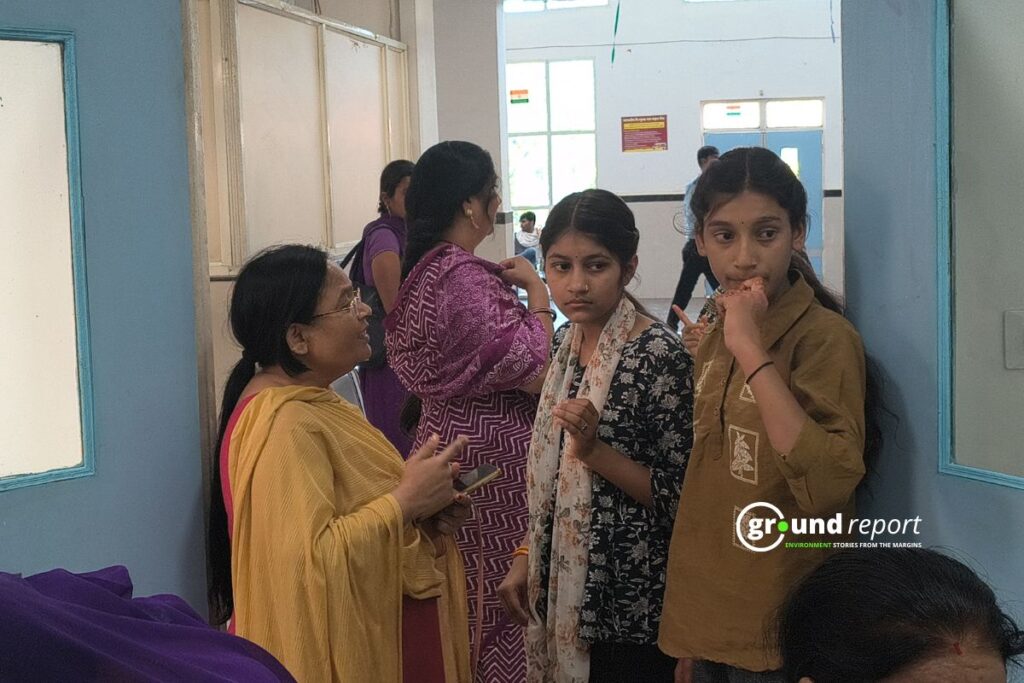 Girls walk into the vaccination centre